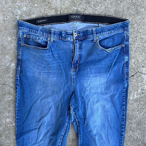Torrid Sky High Skinny Jeans Size 24XT - Picture 2 of 7